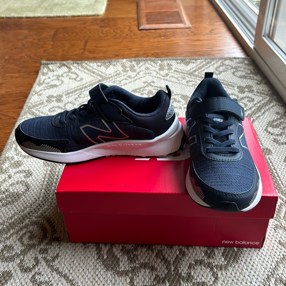 NWOT boys 1.5 wide new balance shoes